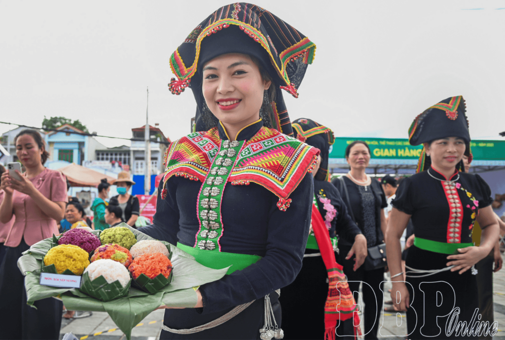 Top 10 Món Ăn Tây Bắc Ngon Nức Tiếng Bất Hủ | Miramizu Travel thiet ke chua co ten 3